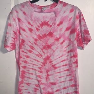 Women’s pink tie dye Vneck tshirt size M